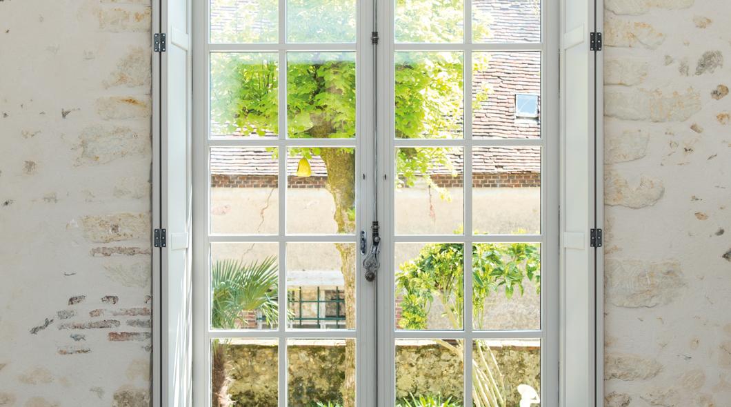 FENETRE-BOIS-SLIDER4 fenêtre en bois vue d'intérieur