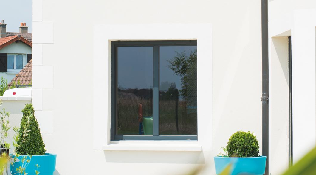 FRAPPE-ALU-TENDANCE-SLIDER2 fenêtre en aluminium vue de dehors